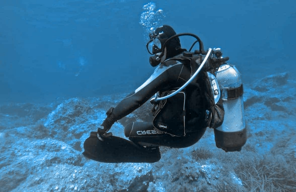 Factors to Consider When Deciding Whether to Solo Dive