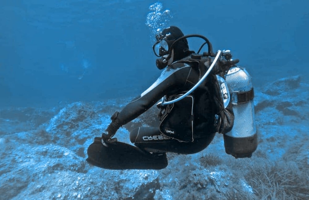 Diving Solo: Yes or No?